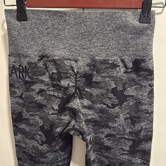 Gymshark Adapt Seamless Black Camo Leggings - Picture 8 of 9